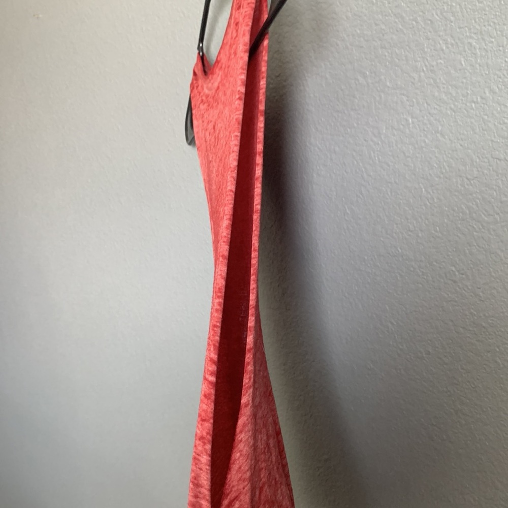 Cut Off Style Tank Top - Picture 3 of 8